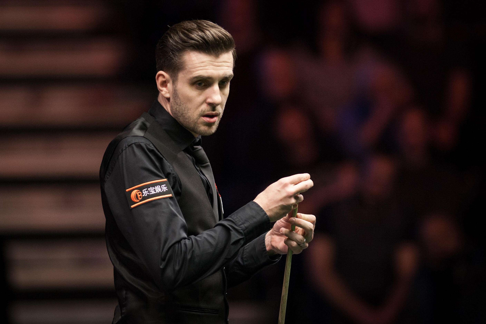 牢牢掌控在 牢牢掌控在